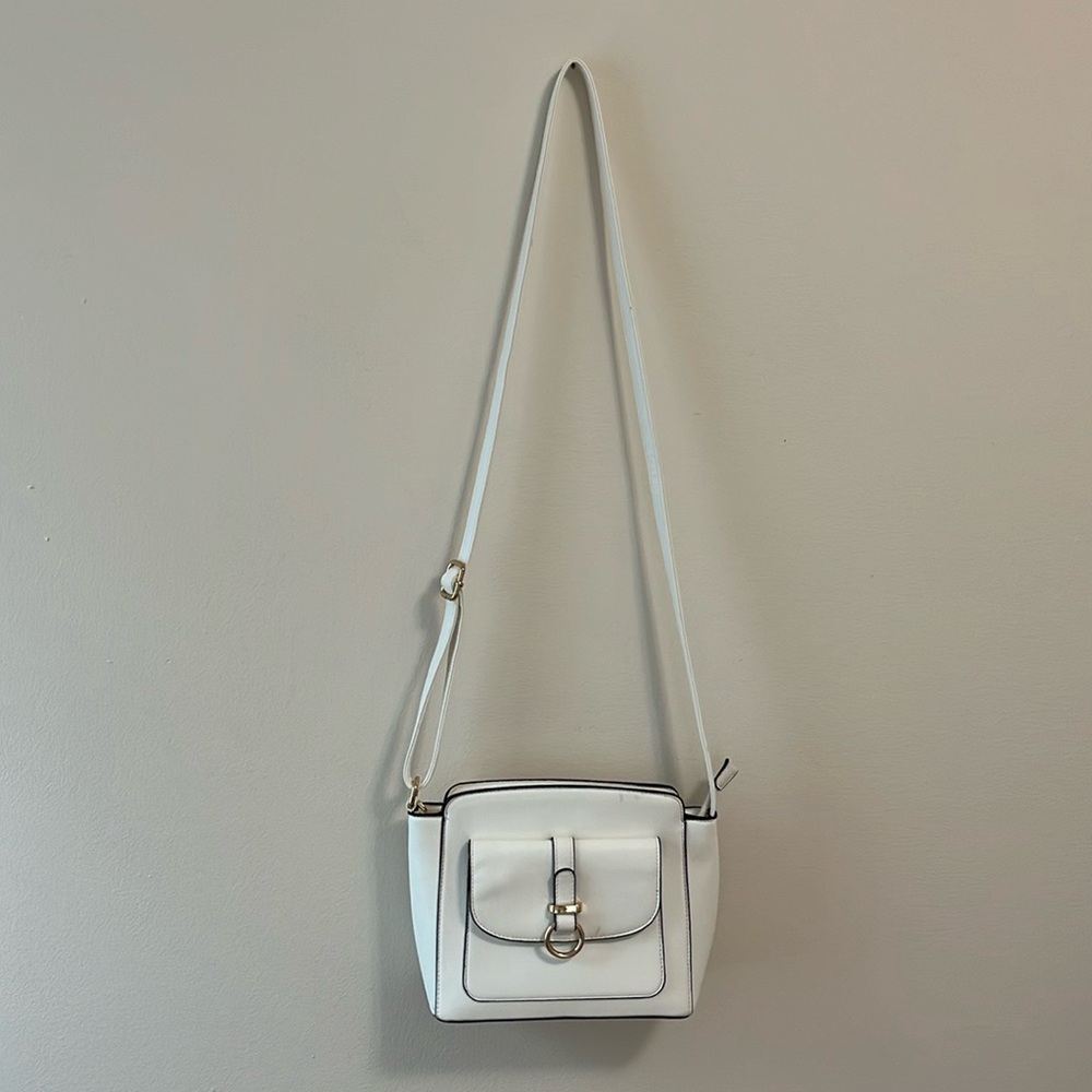 Crossbody purse white gold tone accents & feet long adjustable strap textured